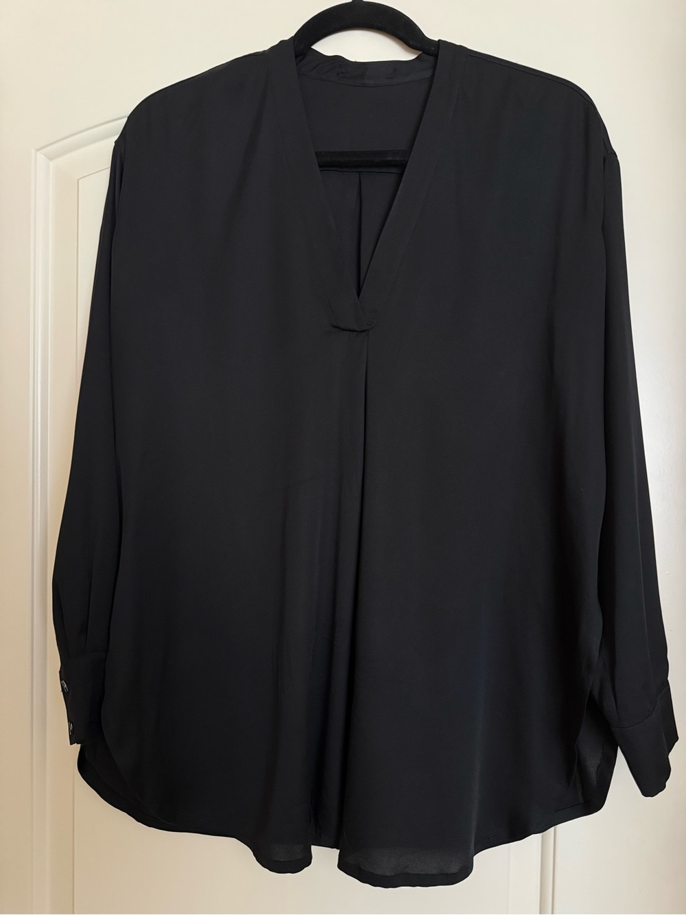 Vince Black V-Neck Silk Long Sleeve Blouse Size M